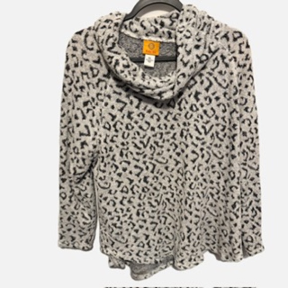 White Leopard print sweater - Picture 1 of 4
